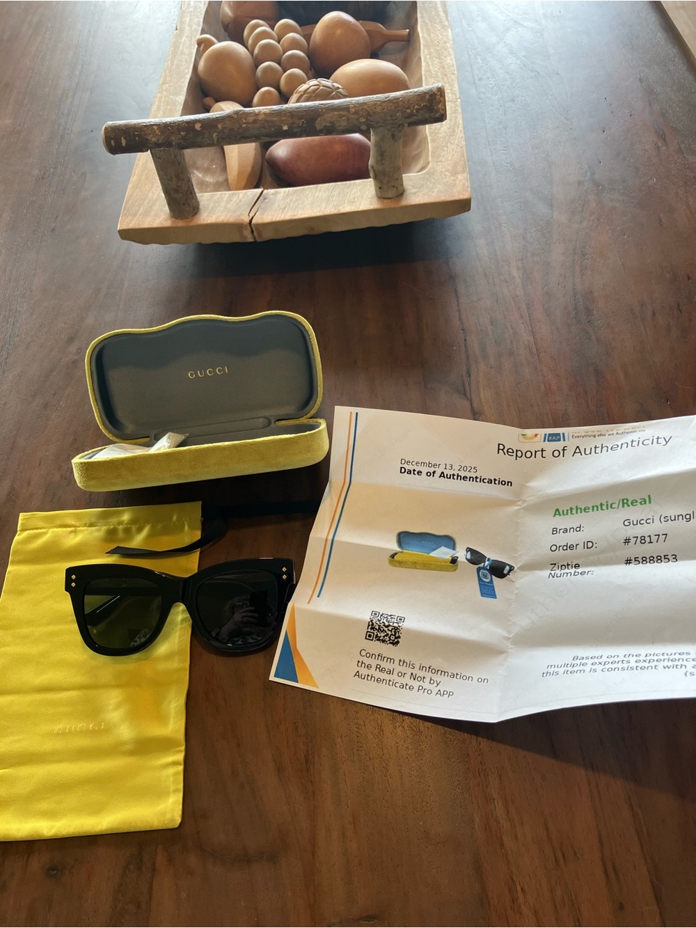 Gucci Black Sunglasses with green Velvet Case NWOT - Picture 4 of 6